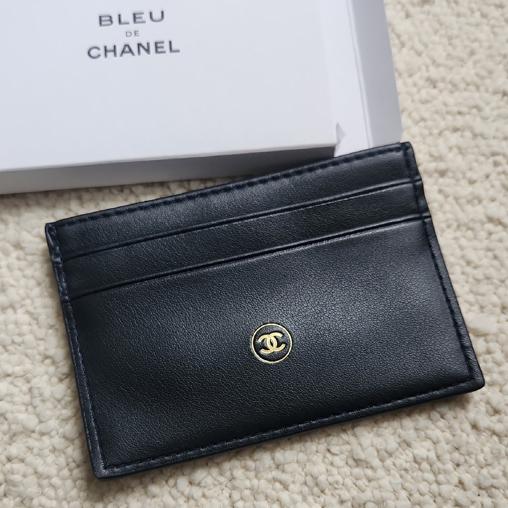 GWP CHANEL Black Card Holder with Gold Logo